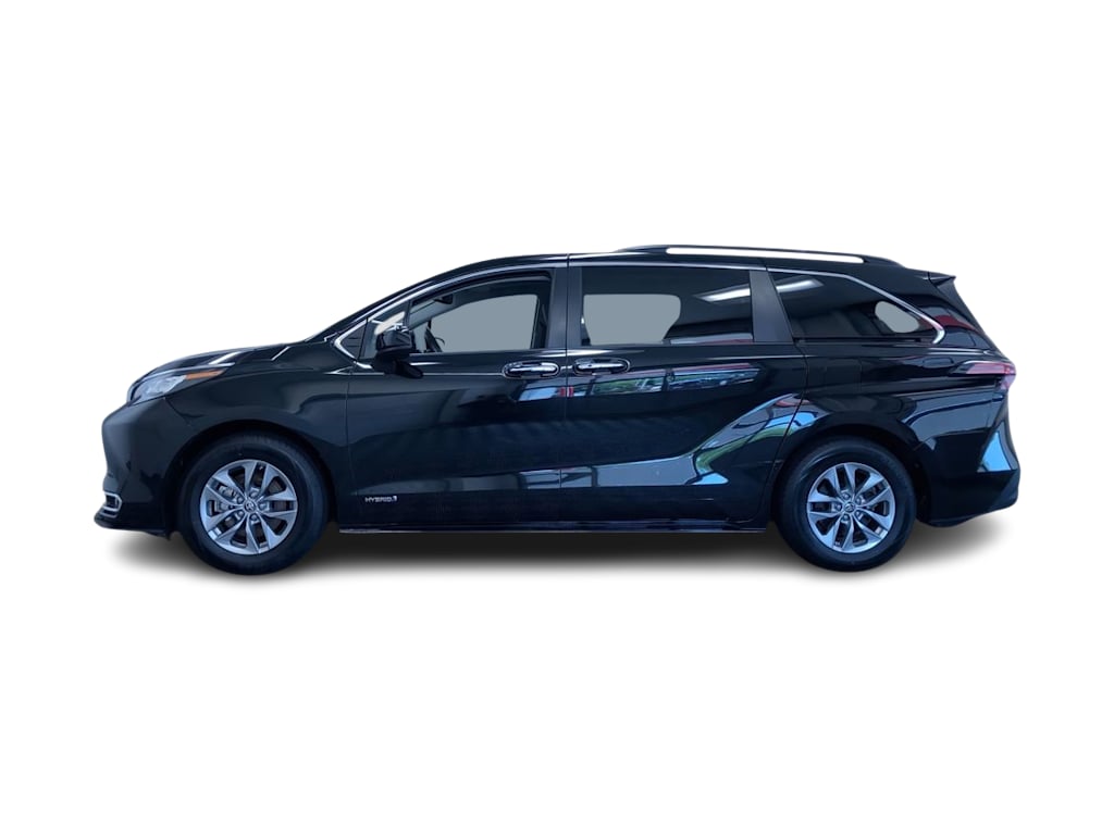 Thumbnail: 2021 Toyota Sienna - 3