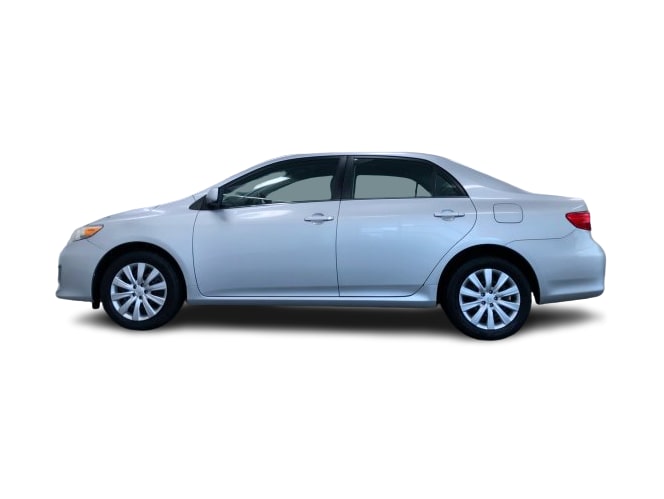 Thumbnail: 2013 Toyota Corolla - 23