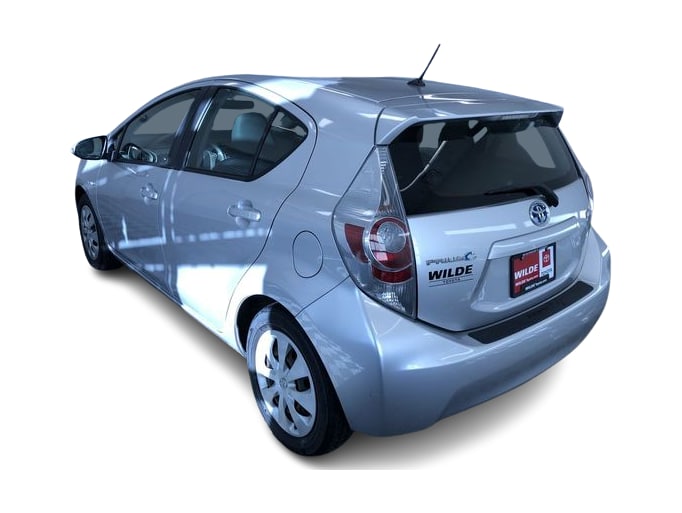 Thumbnail: 2014 Toyota Prius c - 4