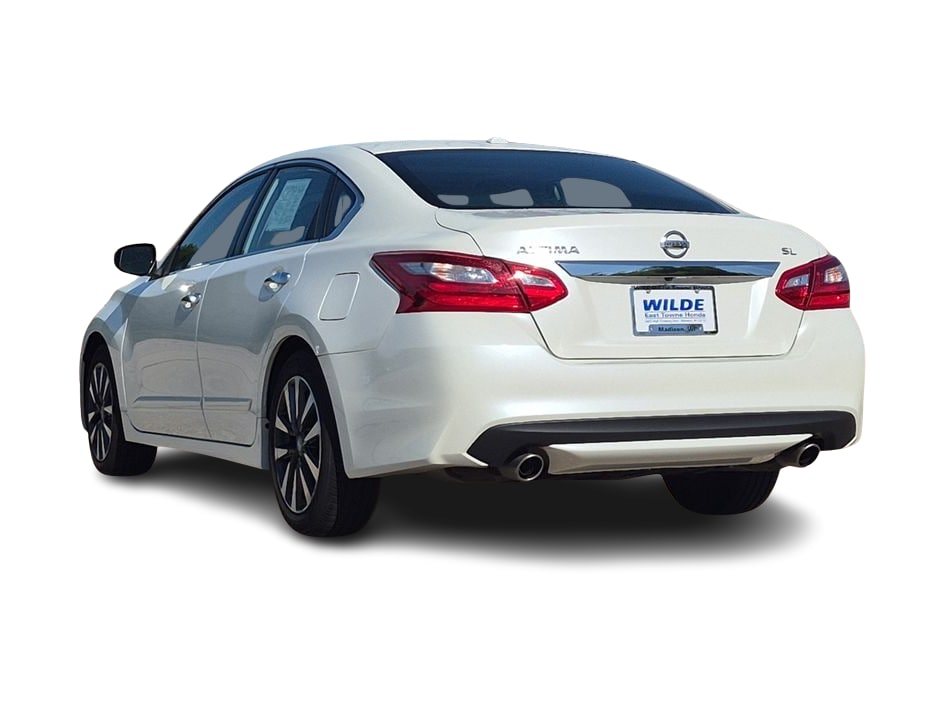 Thumbnail: 2017 Nissan Altima - 4