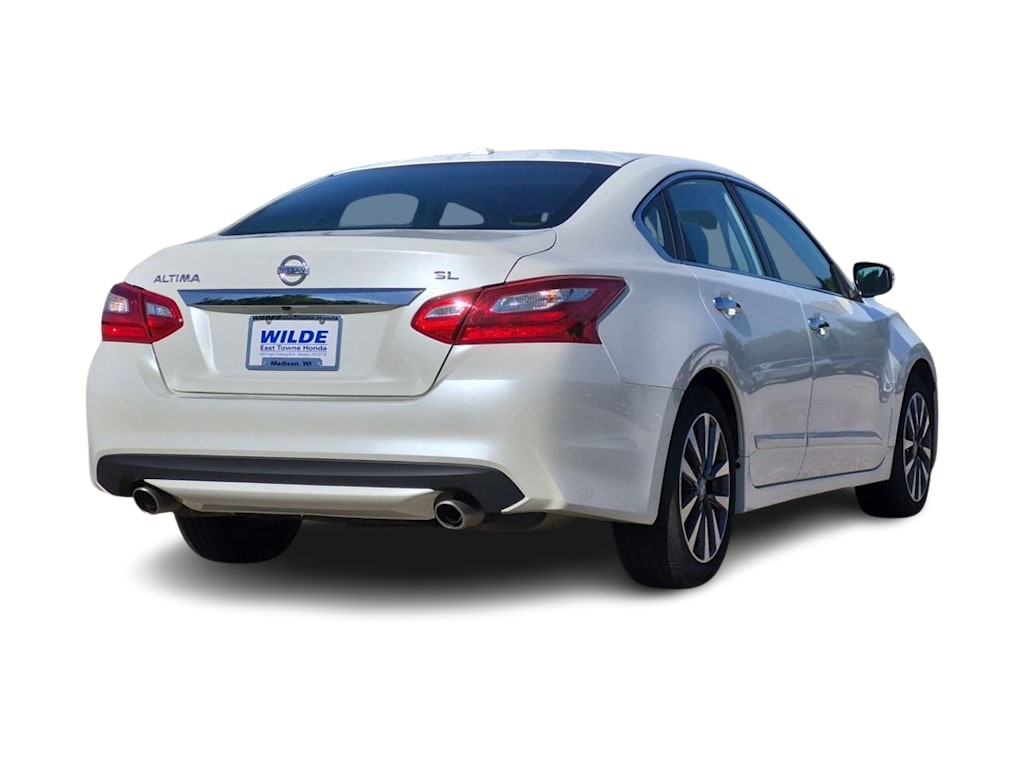 Thumbnail: 2017 Nissan Altima - 22