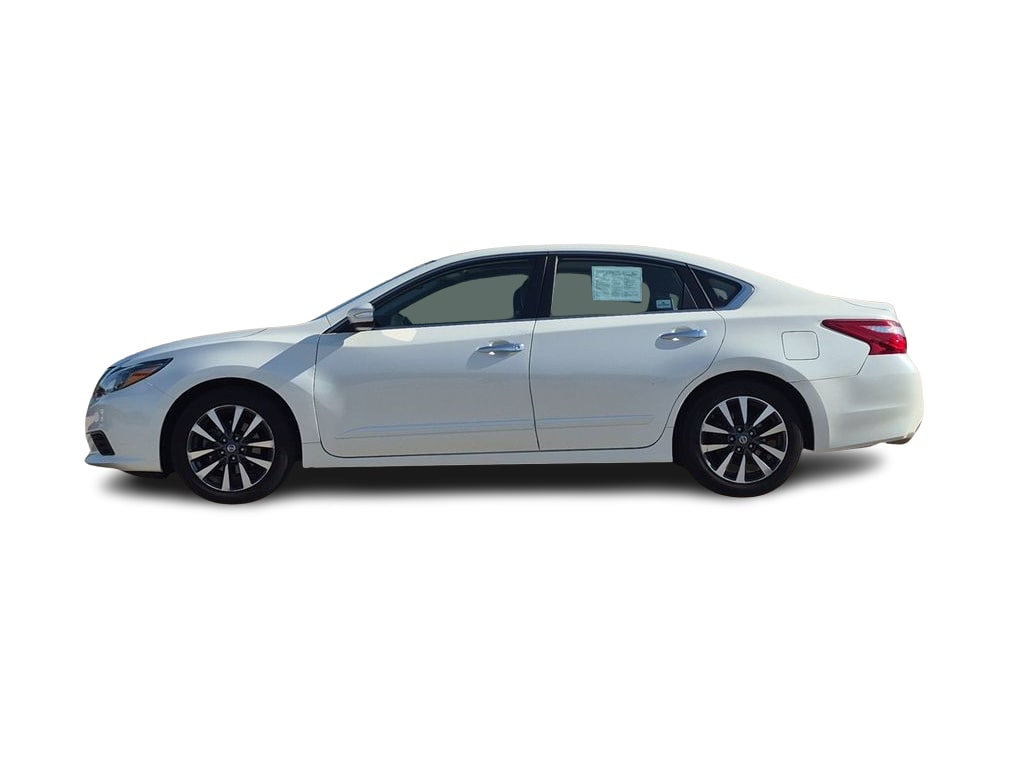 Thumbnail: 2017 Nissan Altima - 3