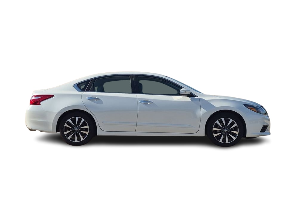 Thumbnail: 2017 Nissan Altima - 23