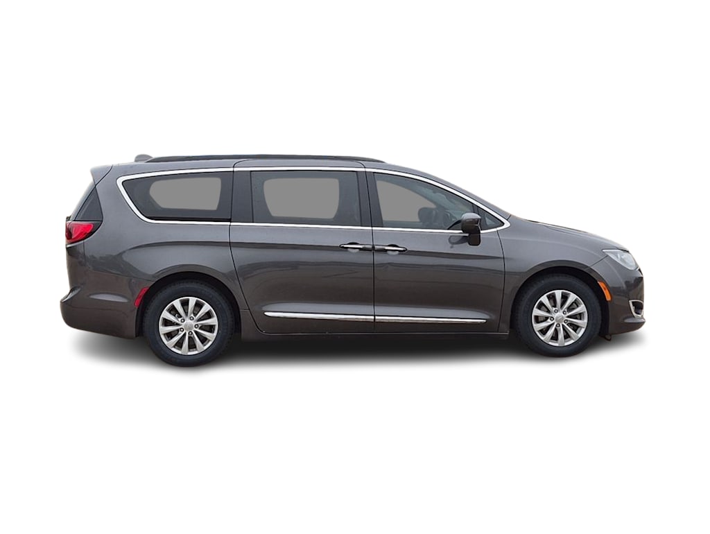 Thumbnail: 2017 Chrysler Pacifica - 22