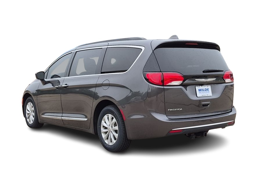 Thumbnail: 2017 Chrysler Pacifica - 4