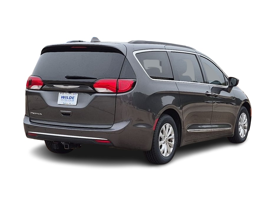 Thumbnail: 2017 Chrysler Pacifica - 21