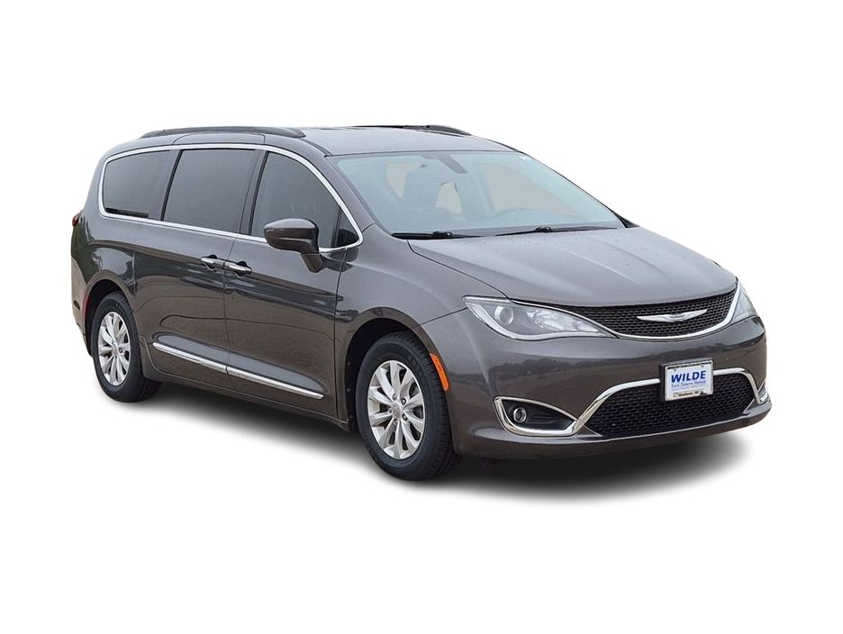 Thumbnail: 2017 Chrysler Pacifica - 19