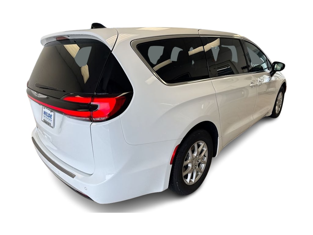 Thumbnail: 2025 Chrysler Pacifica - 22