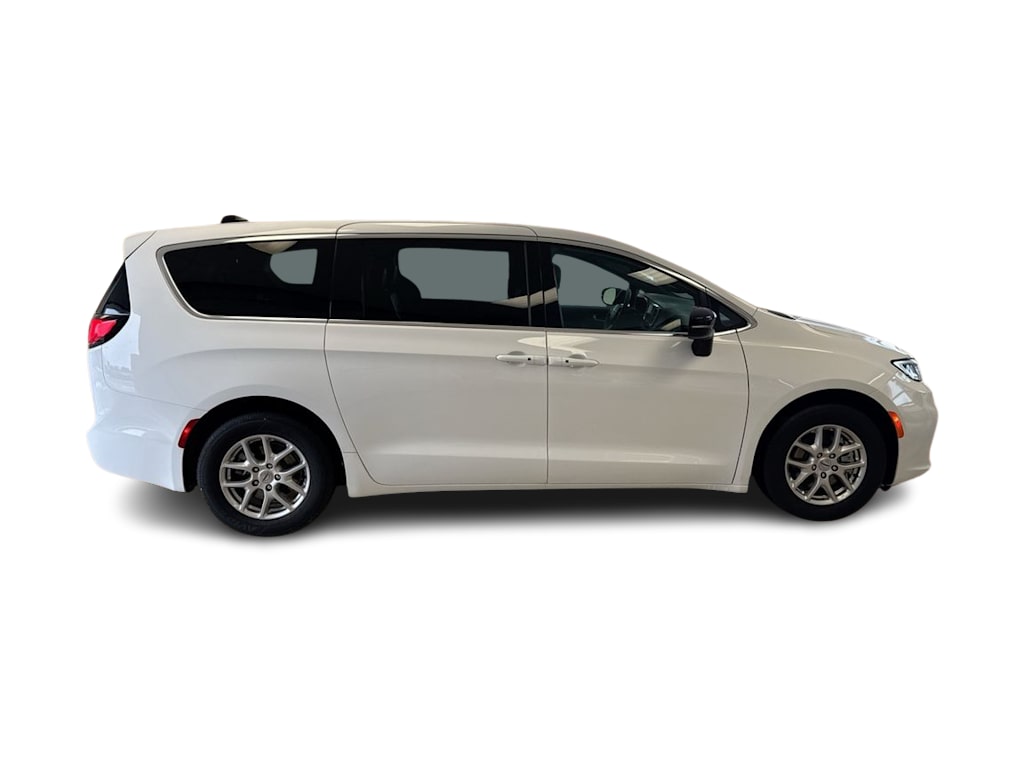 Thumbnail: 2025 Chrysler Pacifica - 23
