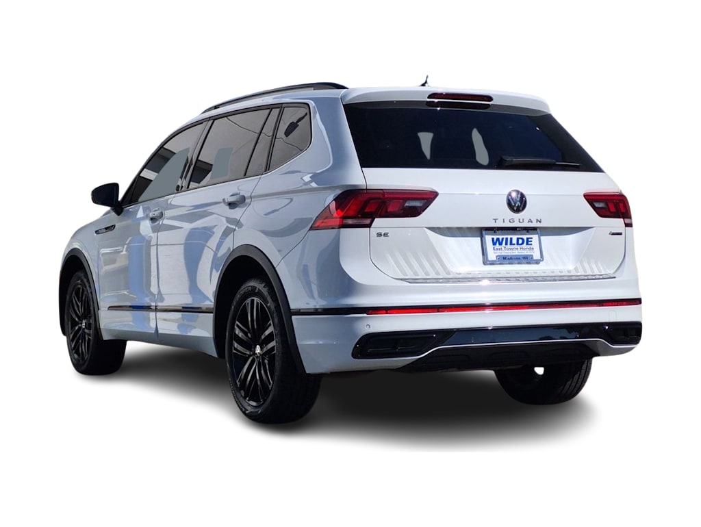 Thumbnail: 2022 Volkswagen Tiguan - 4