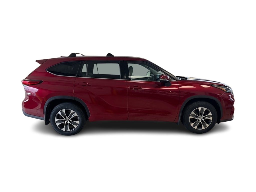 Thumbnail: 2022 Toyota Highlander - 25