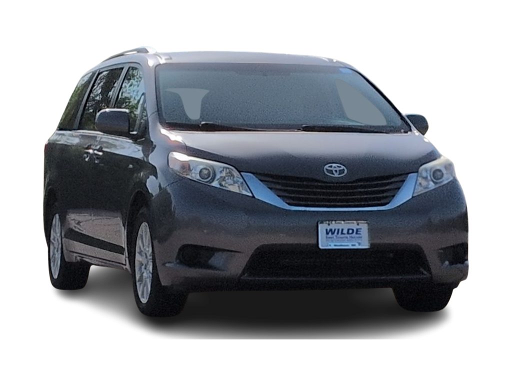 Thumbnail: 2017 Toyota Sienna - 18