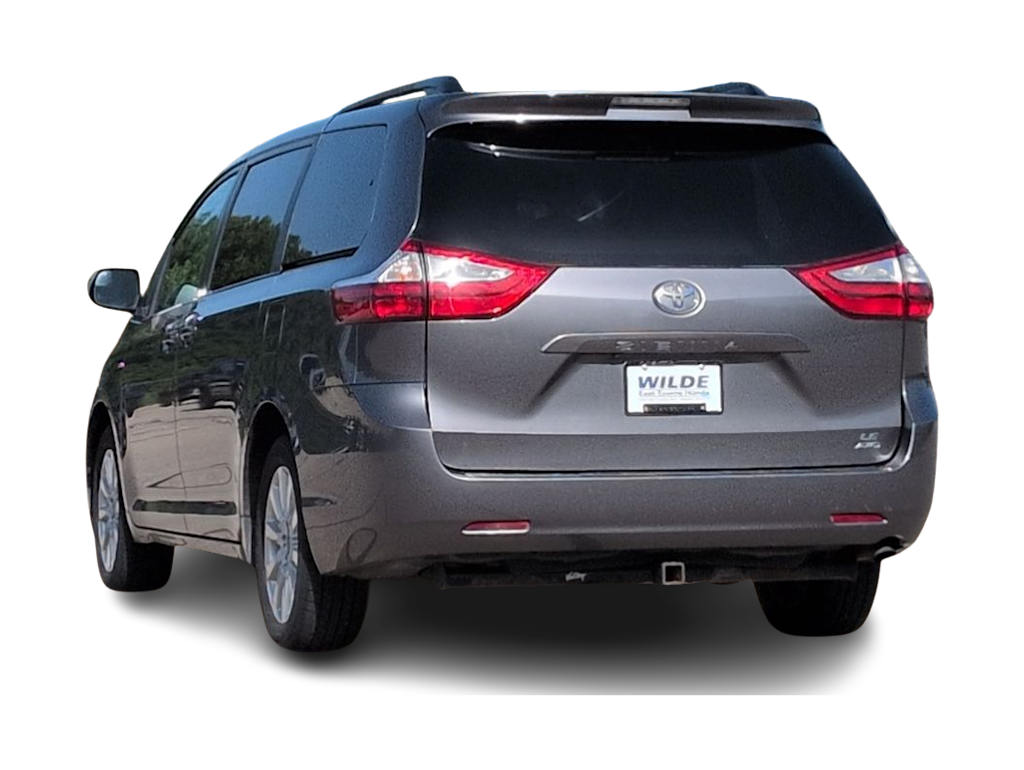 Thumbnail: 2017 Toyota Sienna - 3