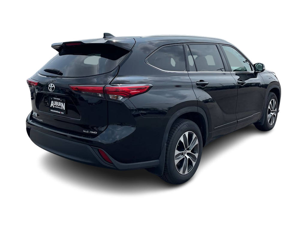 Thumbnail: 2023 Toyota Highlander - 7