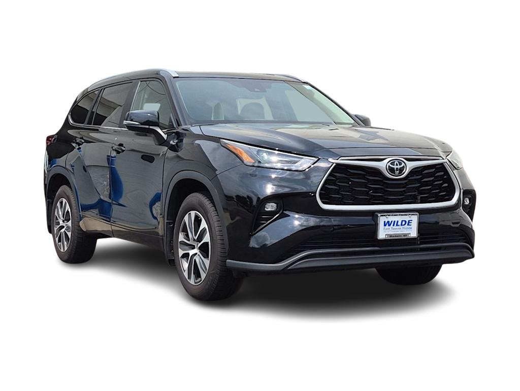 Thumbnail: 2023 Toyota Highlander - 20