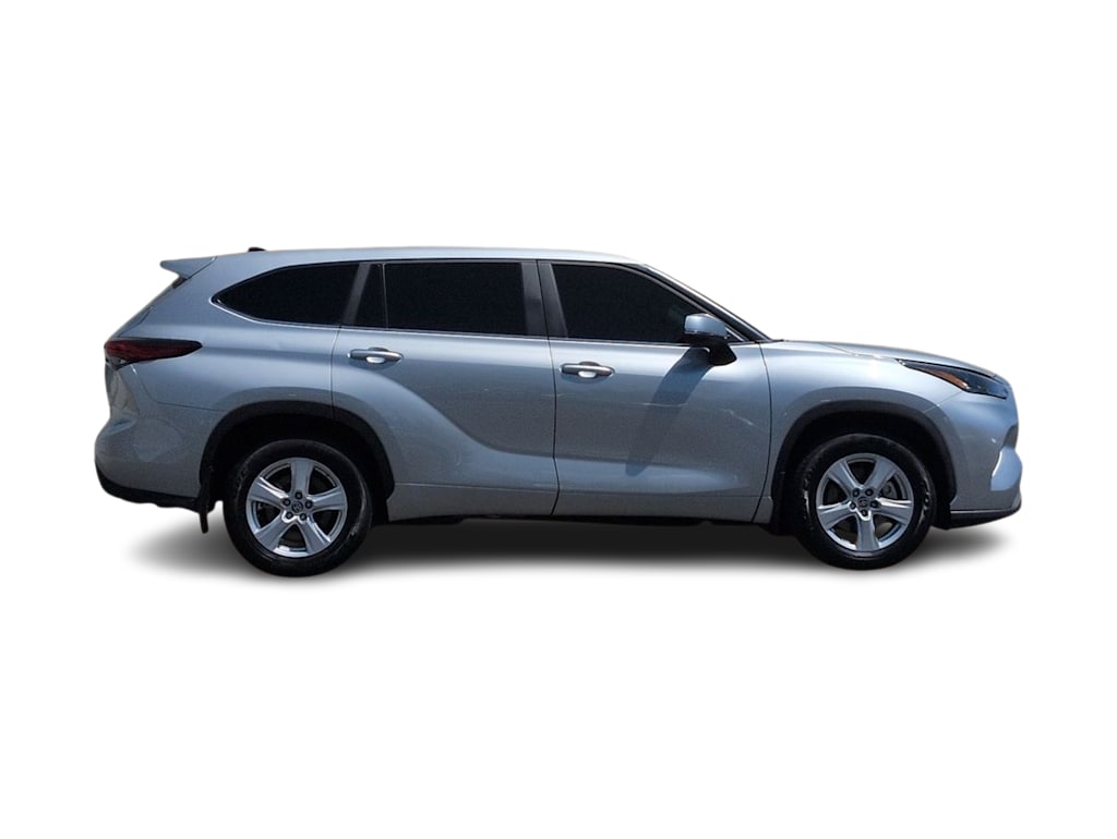 Thumbnail: 2023 Toyota Highlander - 24