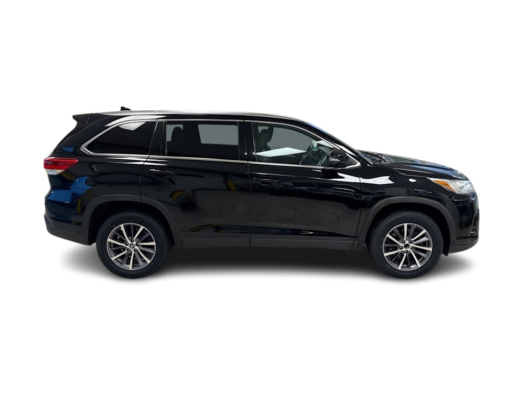 Thumbnail: 2019 Toyota Highlander - 25