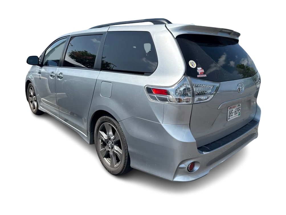Thumbnail: 2019 Toyota Sienna - 3