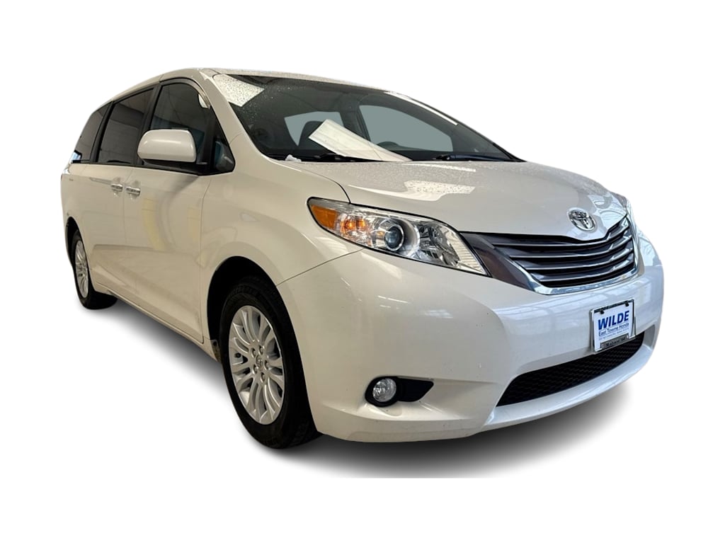 2016 Toyota Sienna XLE 20