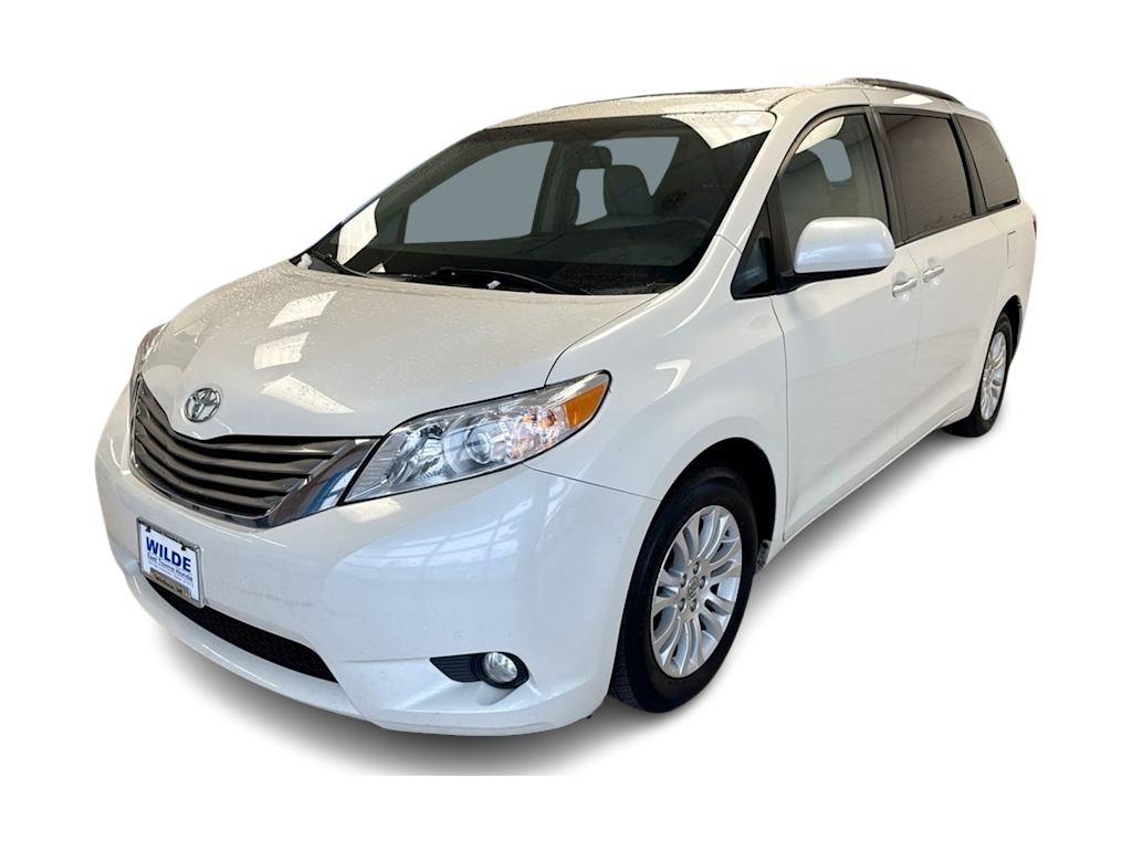 2016 Toyota Sienna XLE 21