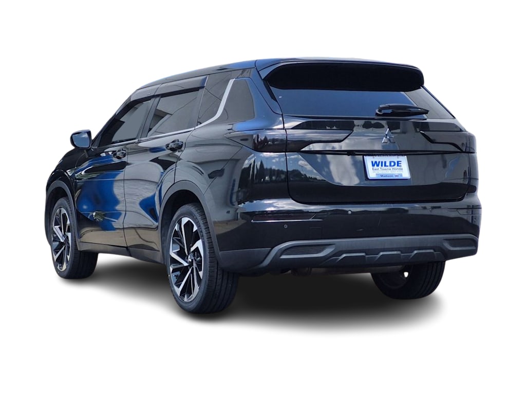 Thumbnail: 2022 Mitsubishi Outlander - 4