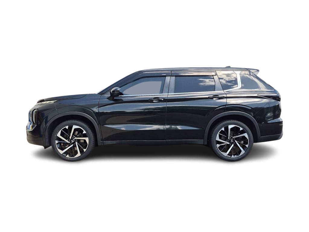 Thumbnail: 2022 Mitsubishi Outlander - 3