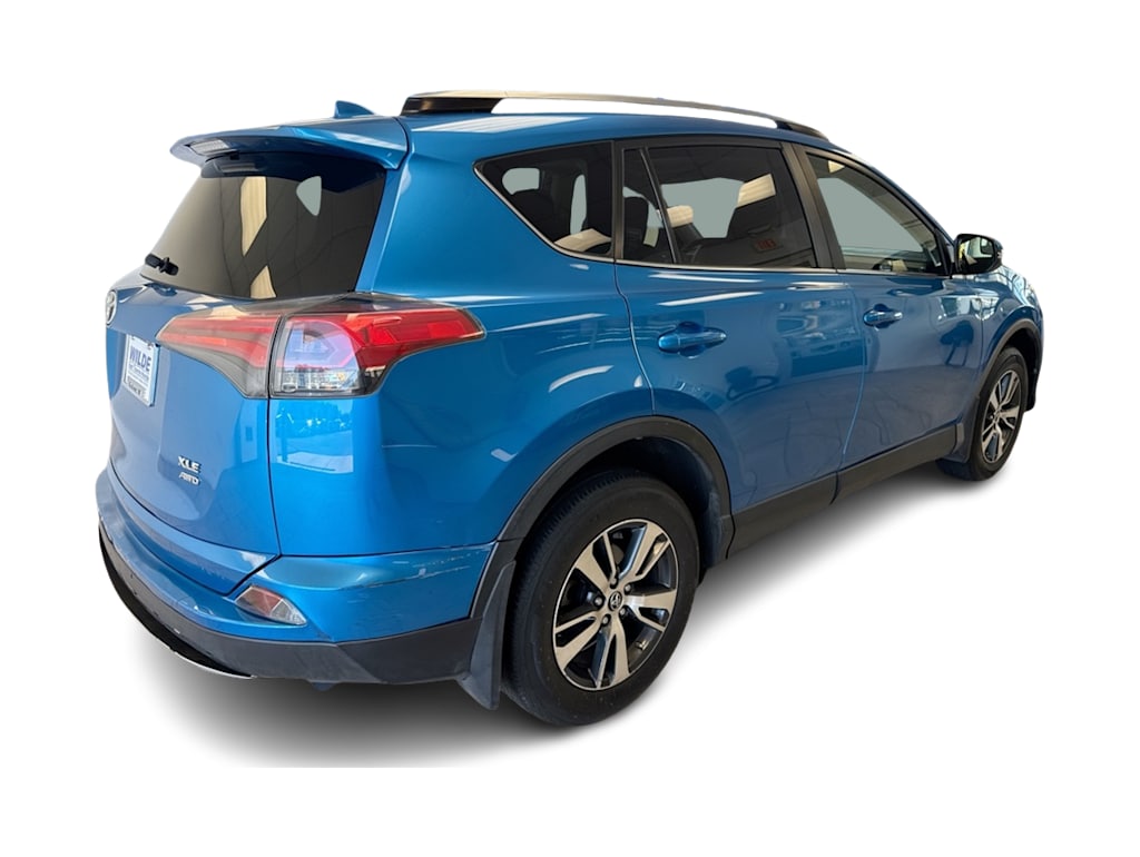 Thumbnail: 2017 Toyota RAV4 - 24
