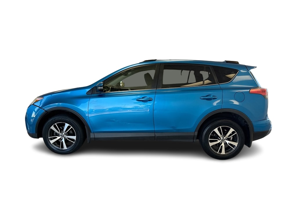 Thumbnail: 2017 Toyota RAV4 - 3