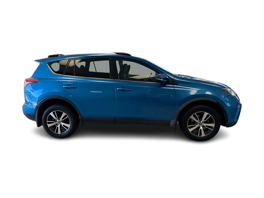 Thumbnail: 2017 Toyota RAV4 - 25