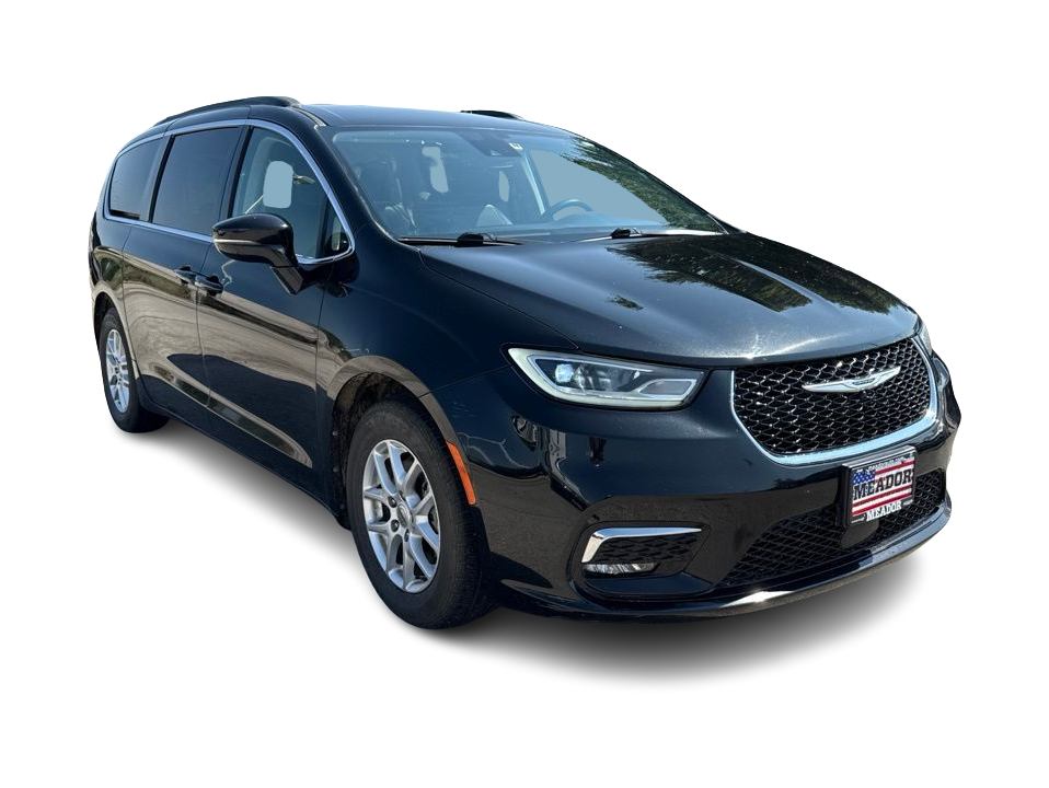Thumbnail: 2022 Chrysler Pacifica - 17