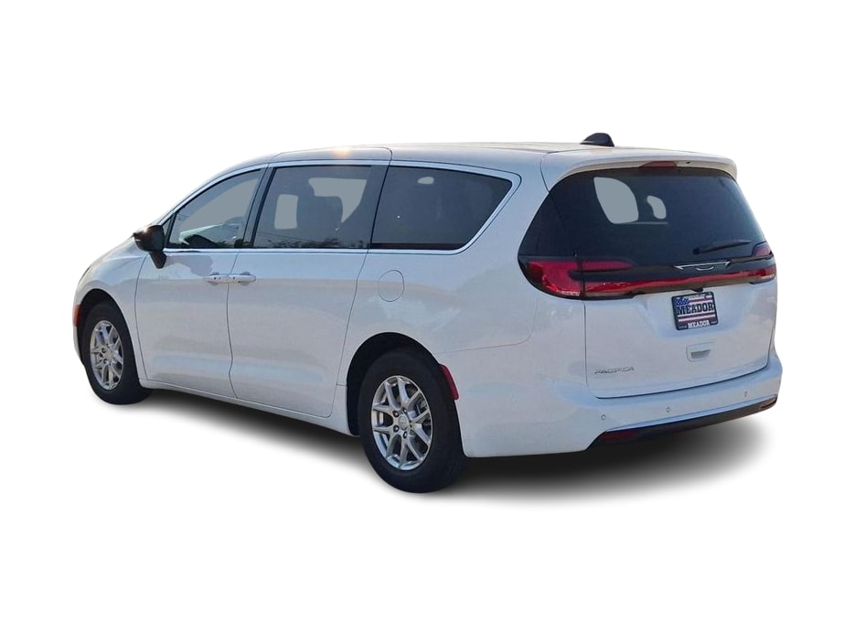 Thumbnail: 2027 Chrysler Pacifica - 4