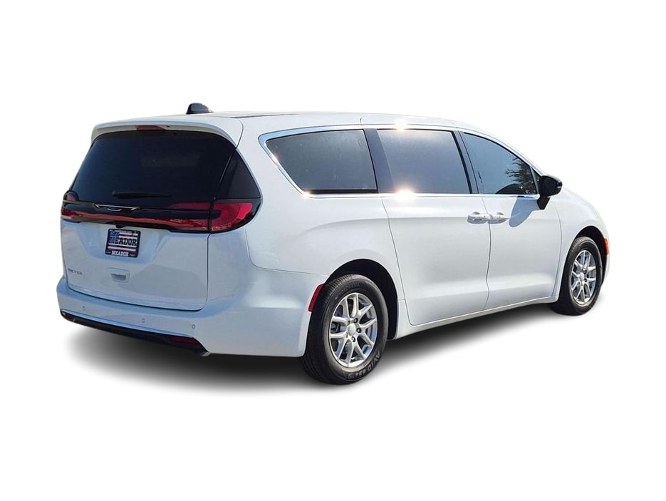 Thumbnail: 2027 Chrysler Pacifica - 16