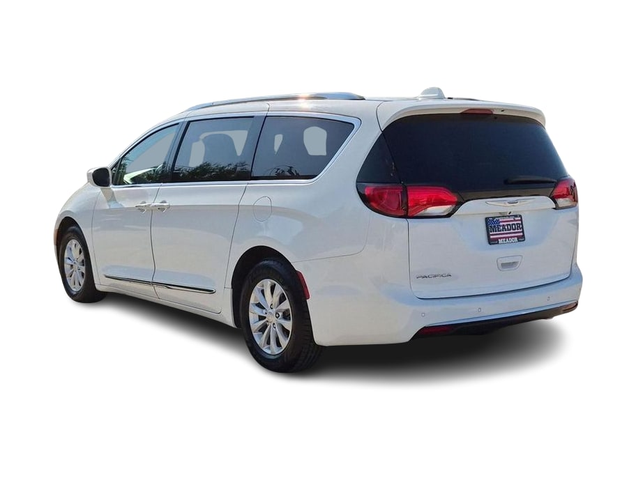 Thumbnail: 2019 Chrysler Pacifica - 4