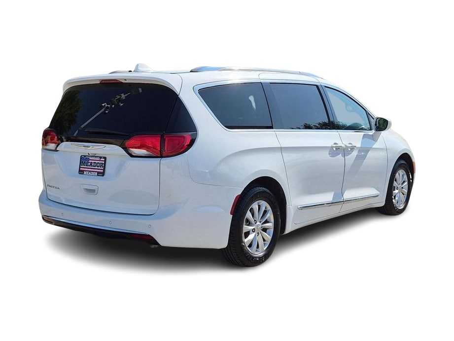 Thumbnail: 2019 Chrysler Pacifica - 20