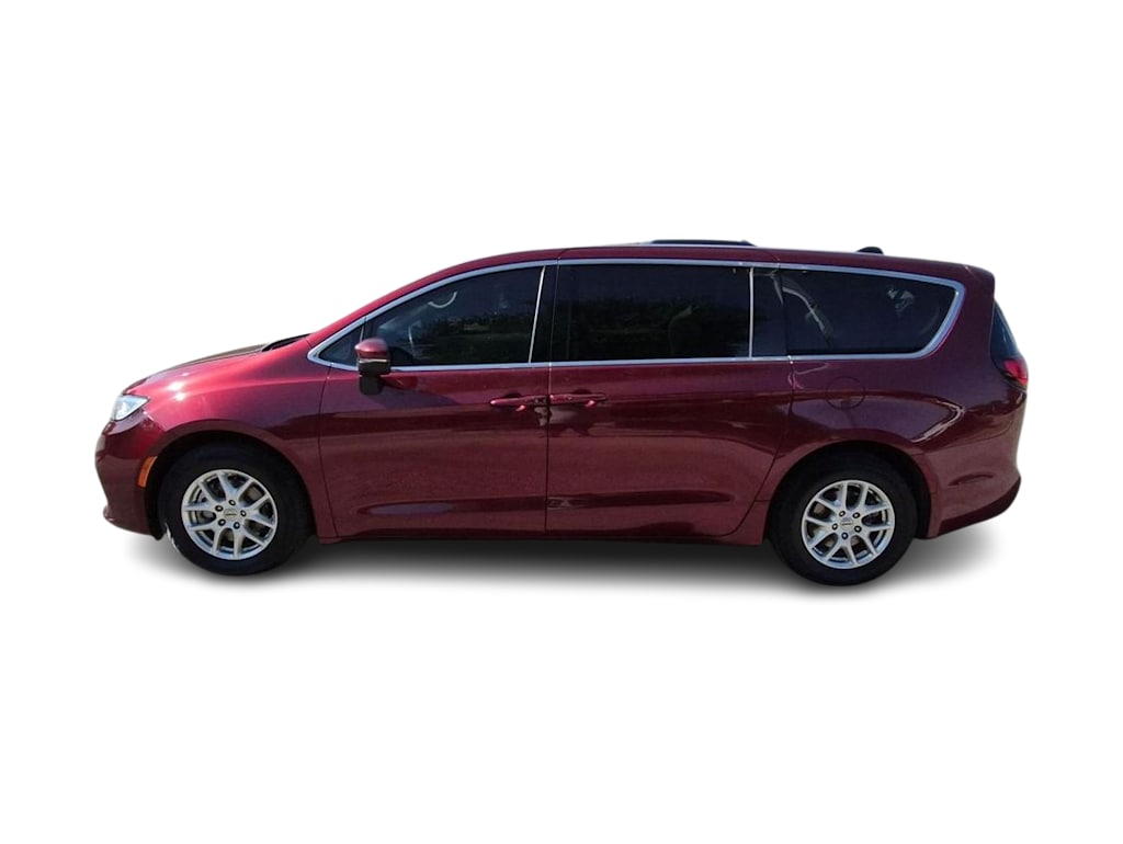 Thumbnail: 2023 Chrysler Pacifica - 3