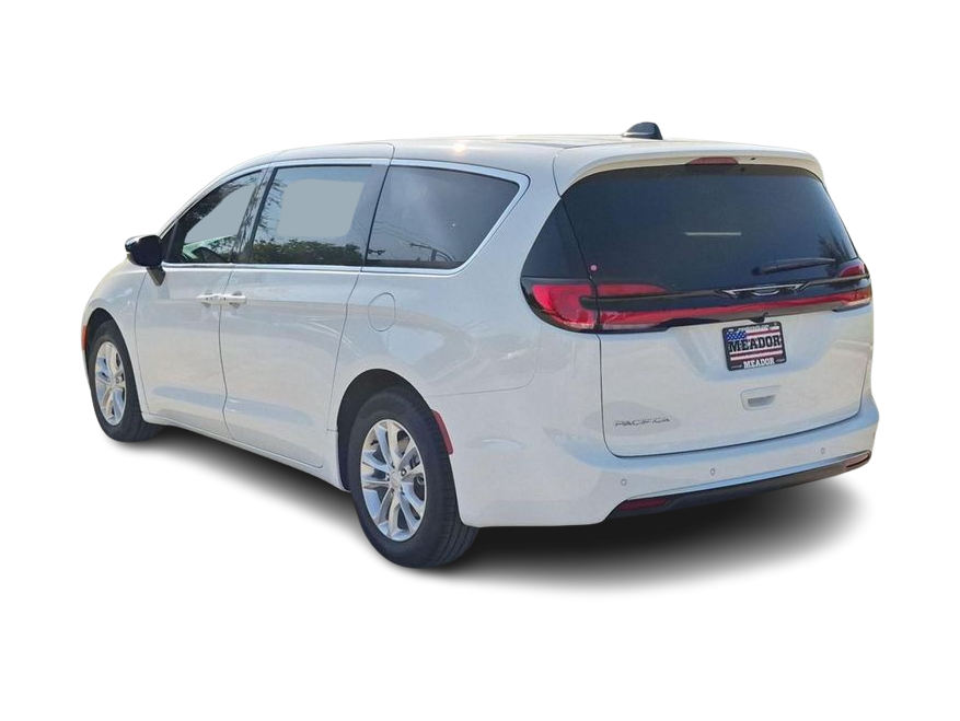 Thumbnail: 2027 Chrysler Pacifica - 4