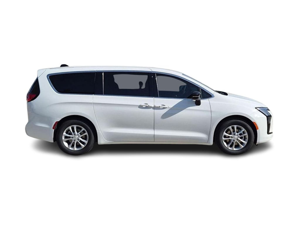 Thumbnail: 2027 Chrysler Pacifica - 21