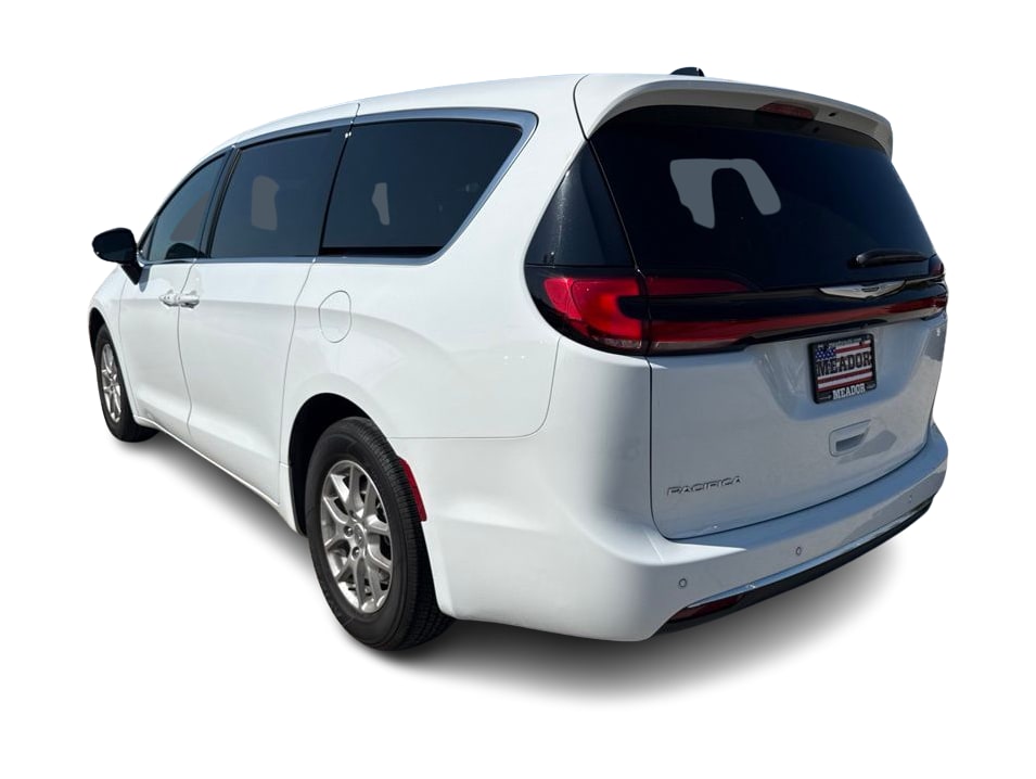 Thumbnail: 2025 Chrysler Pacifica - 3