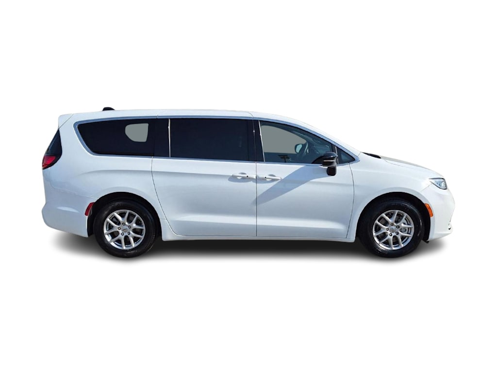 Thumbnail: 2025 Chrysler Pacifica - 19