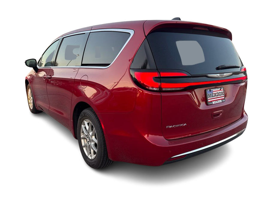 Thumbnail: 2025 Chrysler Pacifica - 3