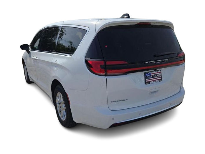 Thumbnail: 2027 Chrysler Pacifica - 4