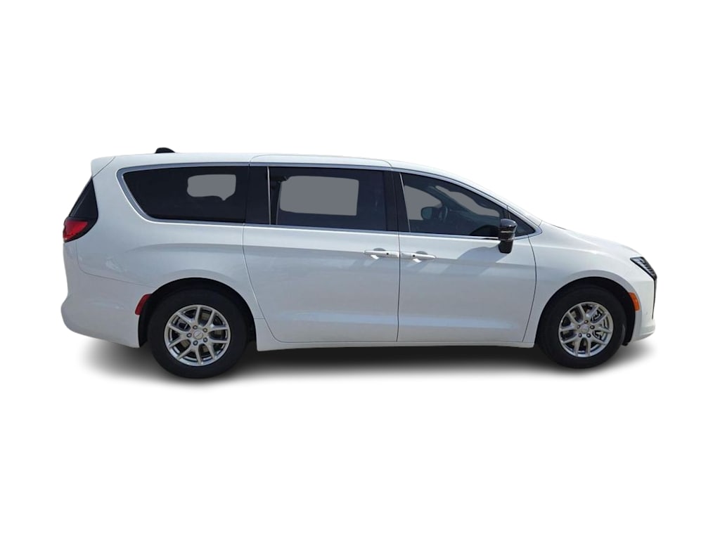 Thumbnail: 2027 Chrysler Pacifica - 21