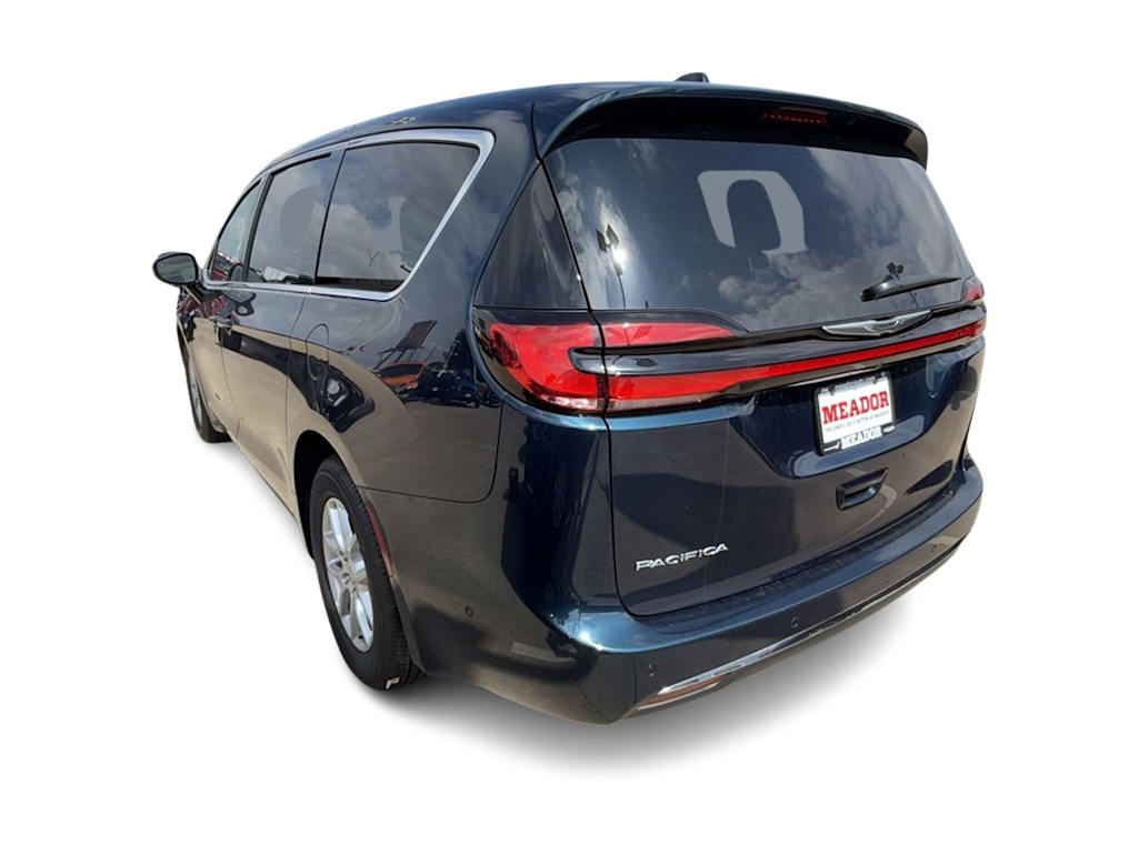 Thumbnail: 2025 Chrysler Pacifica - 4