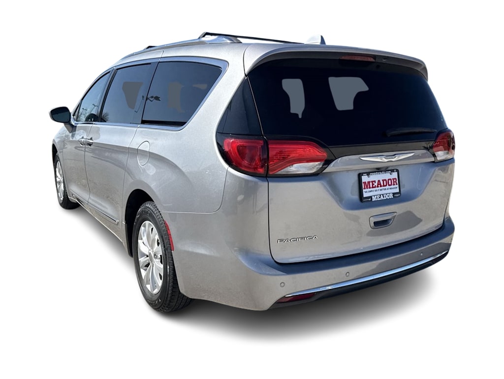 Thumbnail: 2018 Chrysler Pacifica - 5