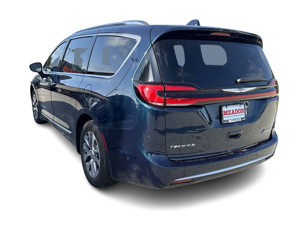 Thumbnail: 2022 Chrysler Pacifica - 4