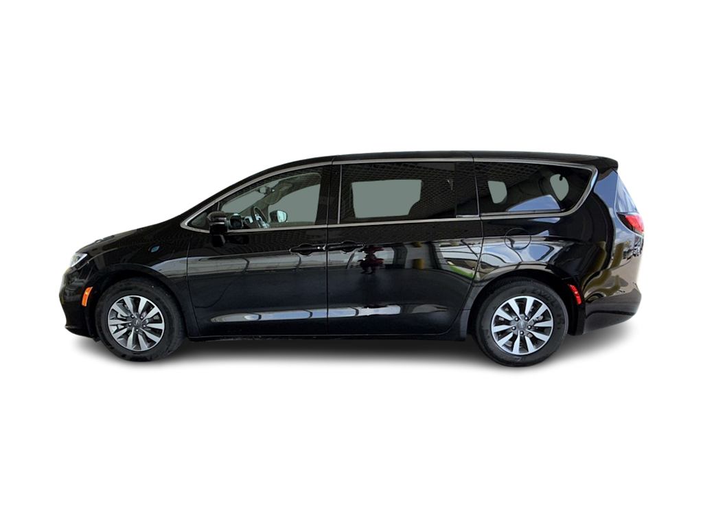 Thumbnail: 2024 Chrysler Pacifica - 3