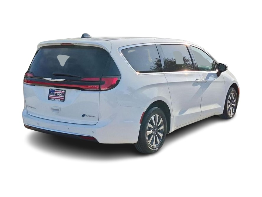 Thumbnail: 2024 Chrysler Pacifica - 18