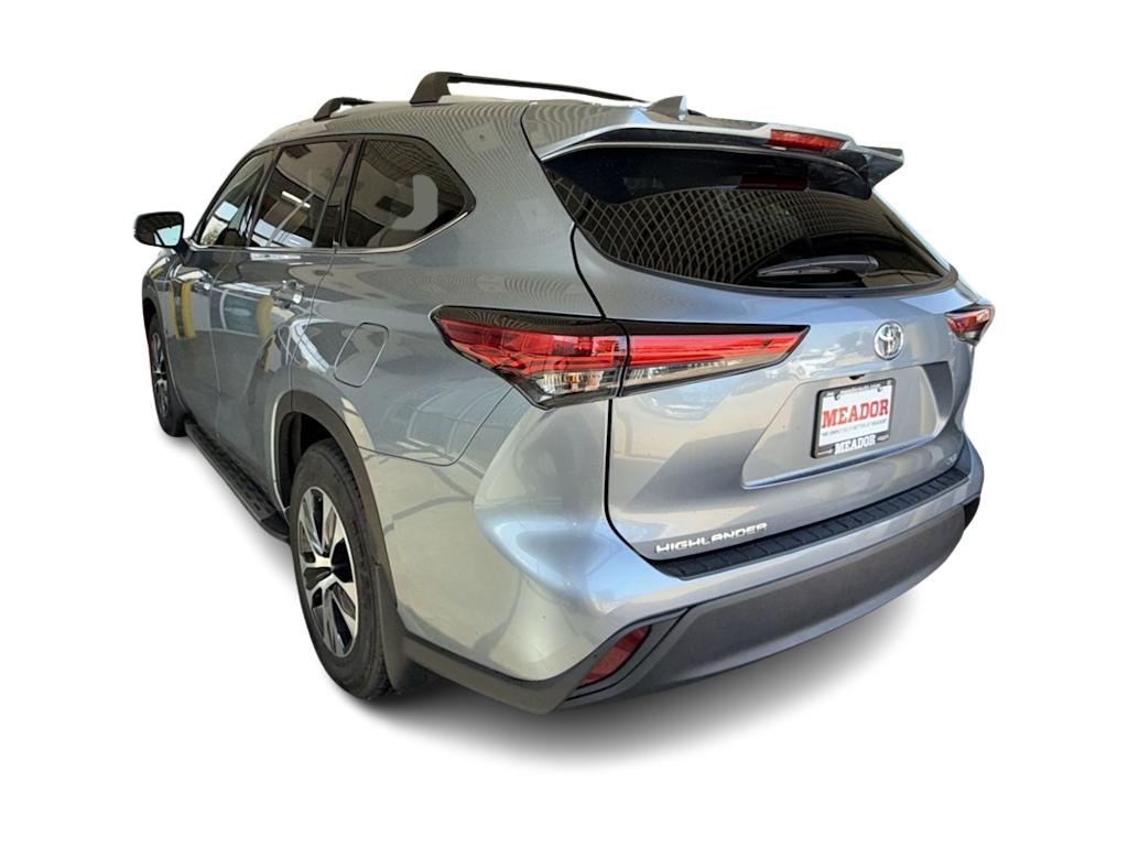 Thumbnail: 2022 Toyota Highlander - 4