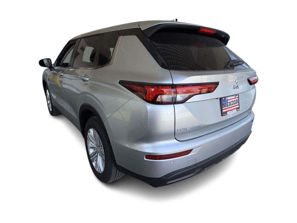 Thumbnail: 2024 Mitsubishi Outlander - 4