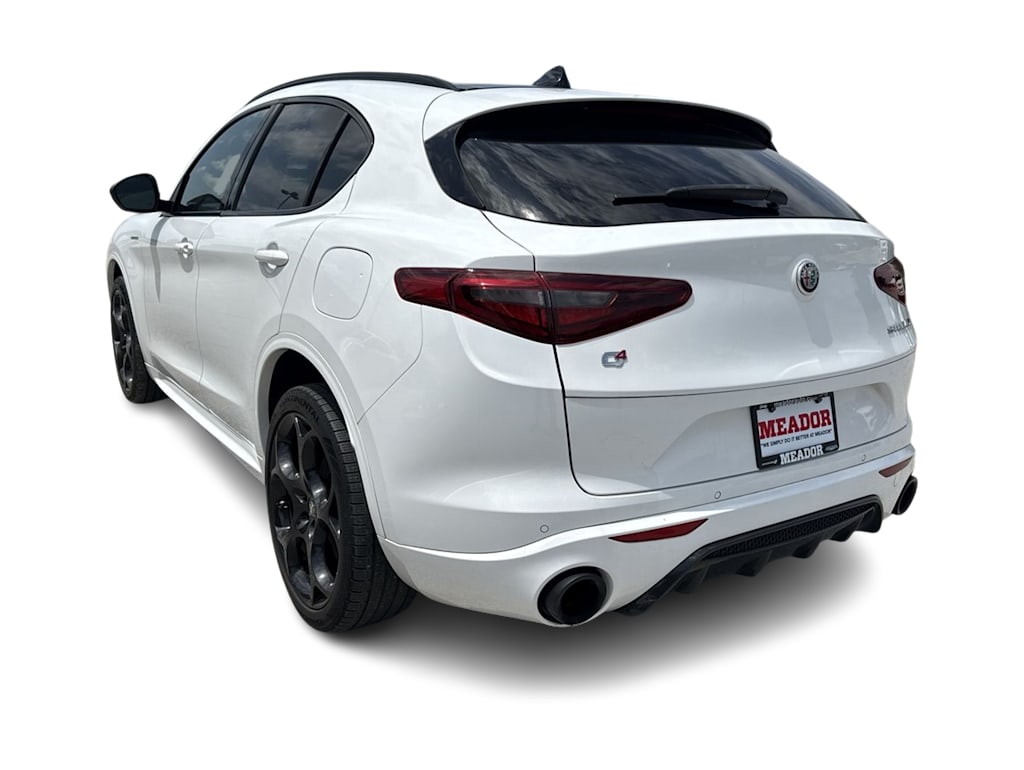 Thumbnail: 2022 Alfa Romeo Stelvio - 4